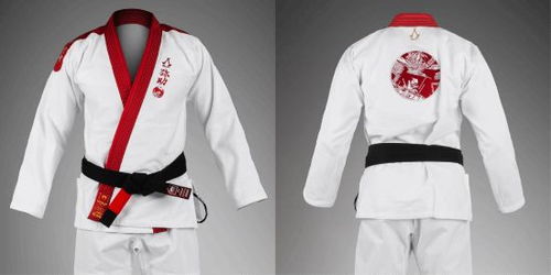 育碧官宣《刺客信條 影》運(yùn)動服裝聯(lián)名系列，奈緒江T恤與彌助練功服引領(lǐng)潮流